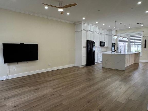 2nd image of 537 Campus St