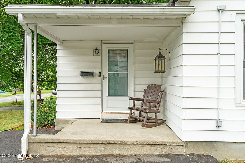 3rd image of 1821 Nott Street