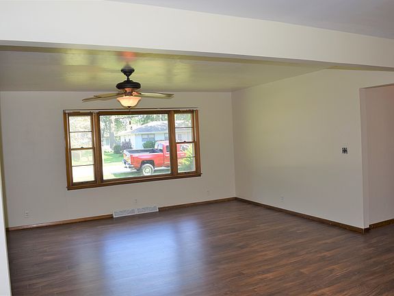 3rd image of 118 E Pleasant Ave