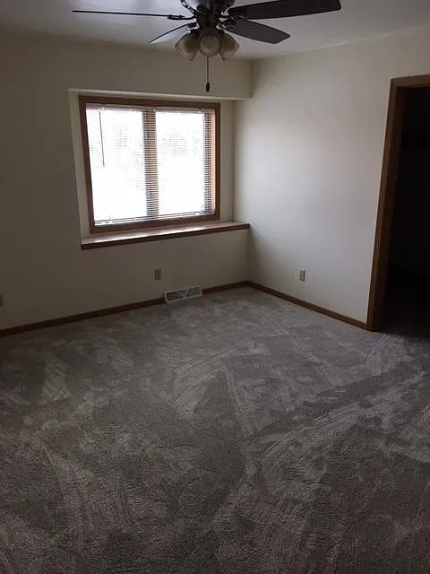 2 bed, 1.5 bath, 1800 sqft, $1,760 — Photo 3