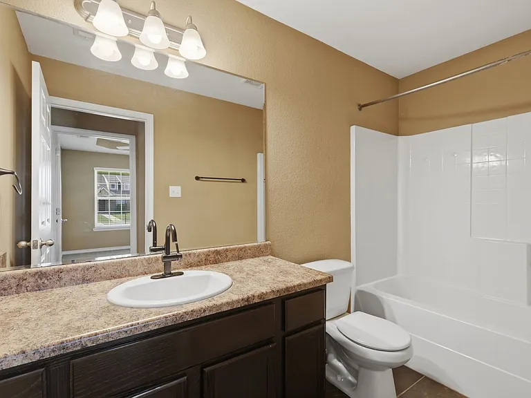 2484 Horse Shoe Dr — Photo 10