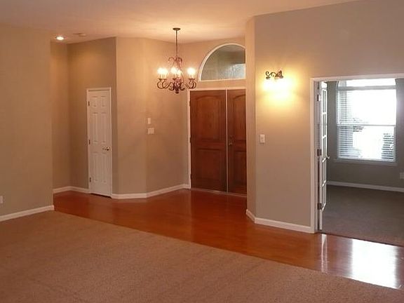 4th image of 1103 Sioux Creek Dr