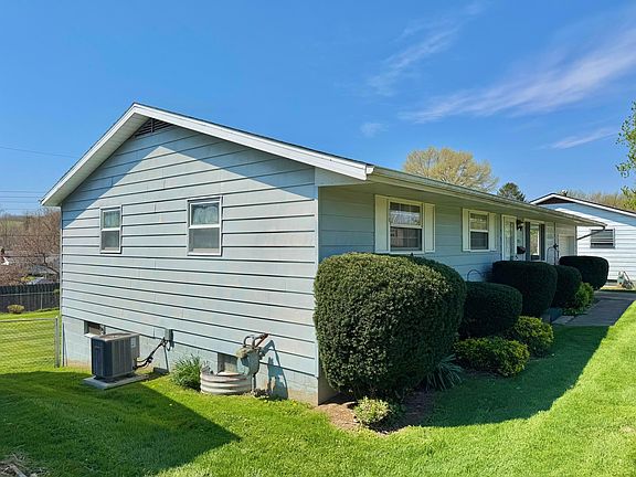2nd image of 135 Ruth Ave