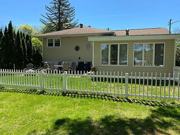Back yard with fenced area 