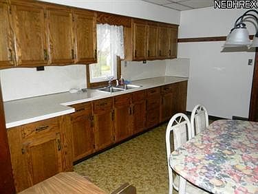 4th image of 4140 Chester Ave
