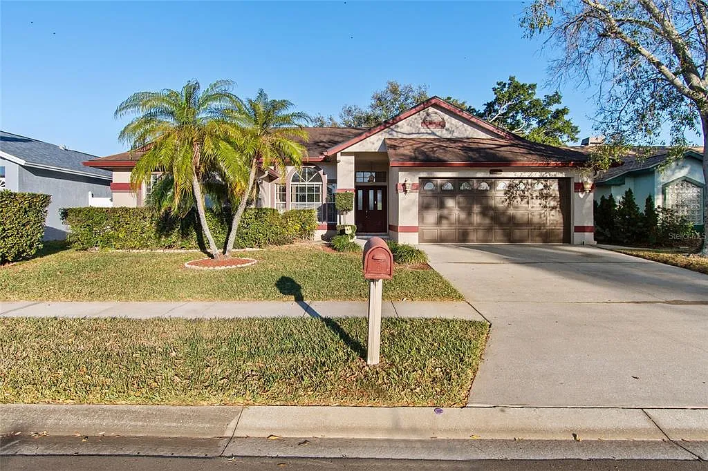 3 bed, 2.0 bath, 1903 sqft, $3,595 — Photo 2