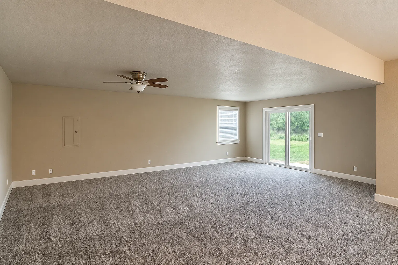 3 bed, 1.5 bath, 1634 sqft, $1,830 — Photo 2