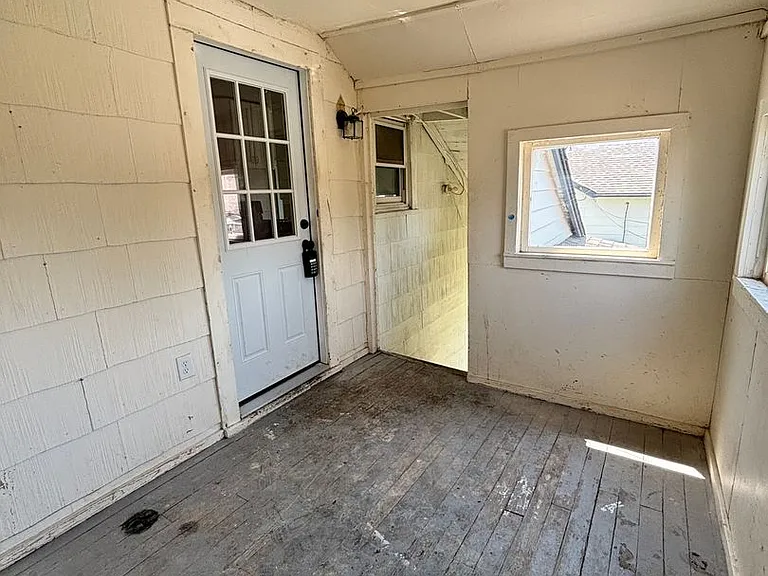 216 S Moore Ave — Photo 4