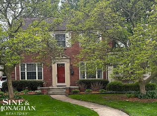 835 Lakepointe St, Grosse Pointe Park, MI 48230