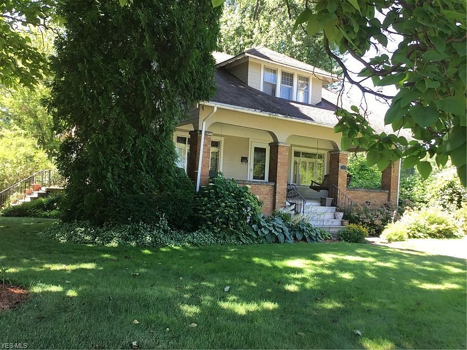 1st image of 1618 Lake Ave