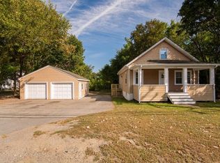 1570 County St, Somerset, MA 02726
