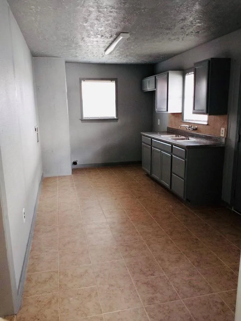 2 bed, 1.0 bath, 700 sqft, $900 — Photo 4
