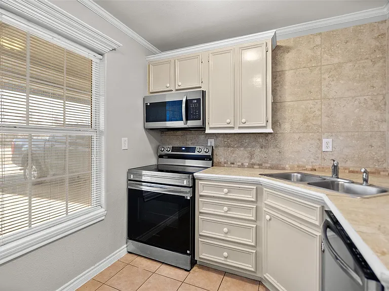 7900 Tri City Beach Rd #B — Photo 8