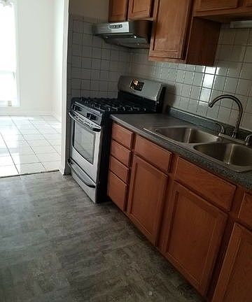 3rd image of 3077 Kingston Ct