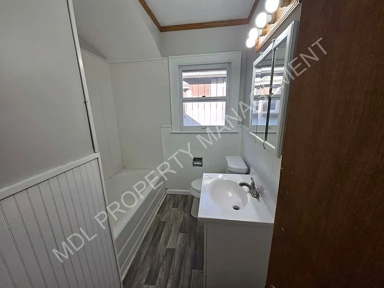 521 Meade St — Photo 5