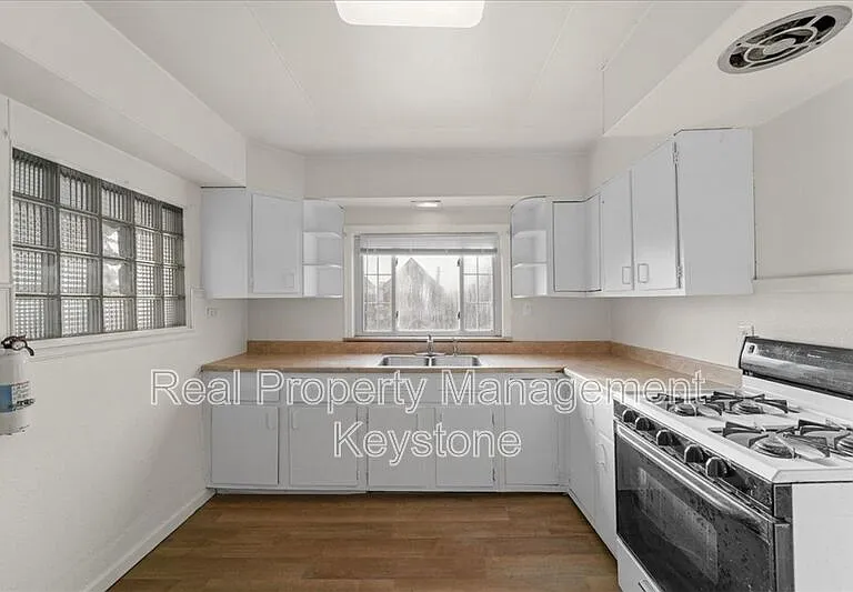 71 McKinnie Ave — Photo 3