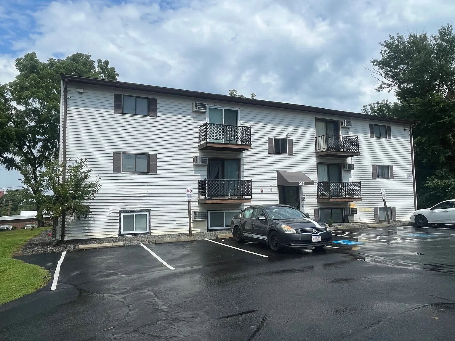 2 bed, 752 sqft, $1,600 — Photo 1