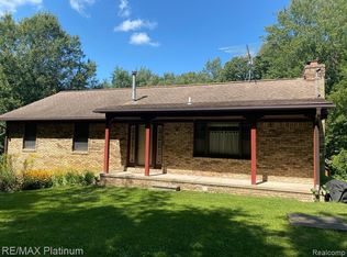 6081 Spaulding Rd, Howell, MI 48855