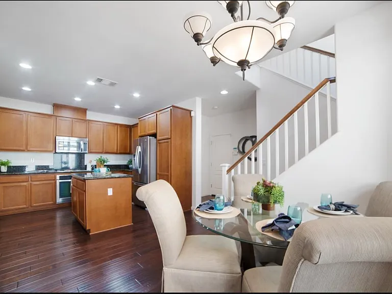 2432 Homer Ln — Photo 9