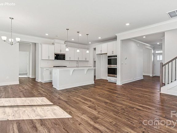 5th image of 355 Miramar Dr