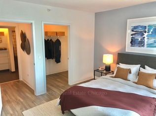 647 N Wells St #2, Chicago, IL 60654