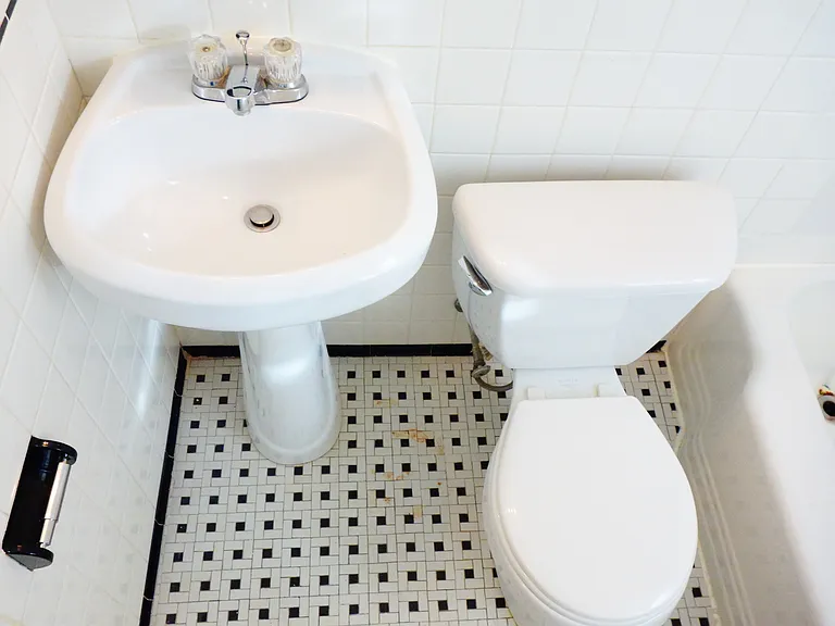 8520 Greenwood Ave — Photo 10