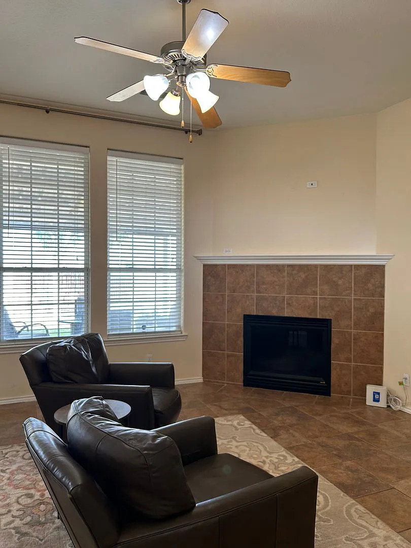 Beautiful Home in Stonegate!! — Photo 4
