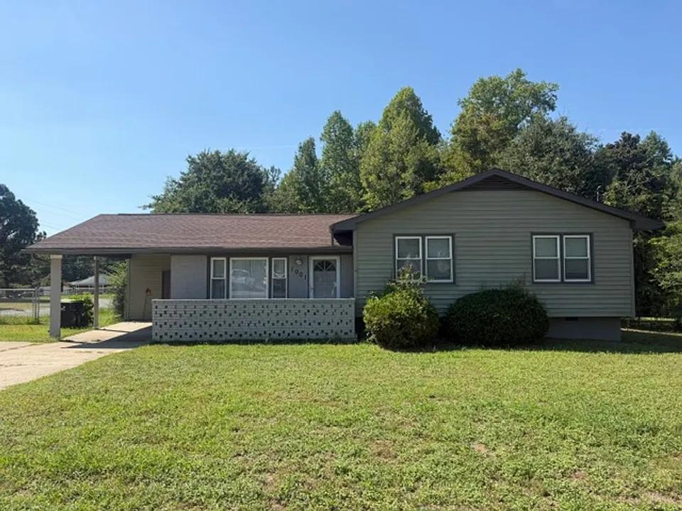 1001 Dianne Cir