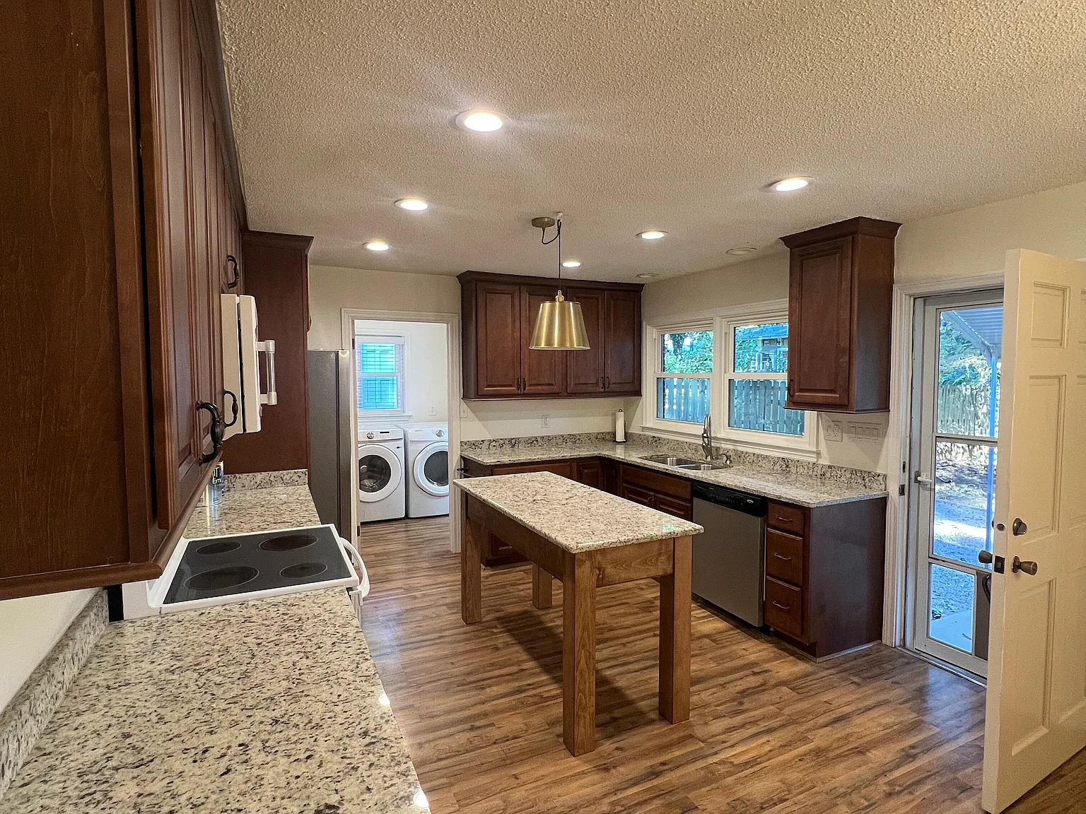 620 Bellhaven St — Photo 3