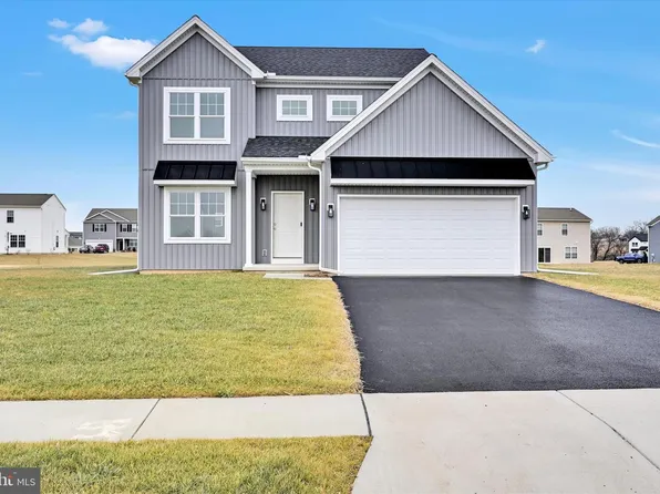 14 Family Dr, Carlisle, PA 17013