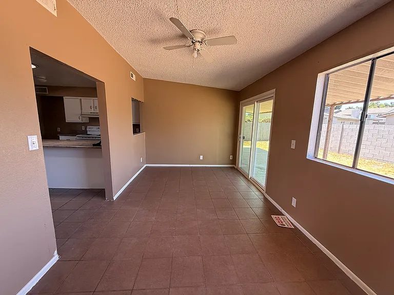 8318 W Fairmount Ave — Photo 7