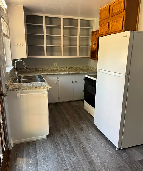 940 Lake St — Photo 11