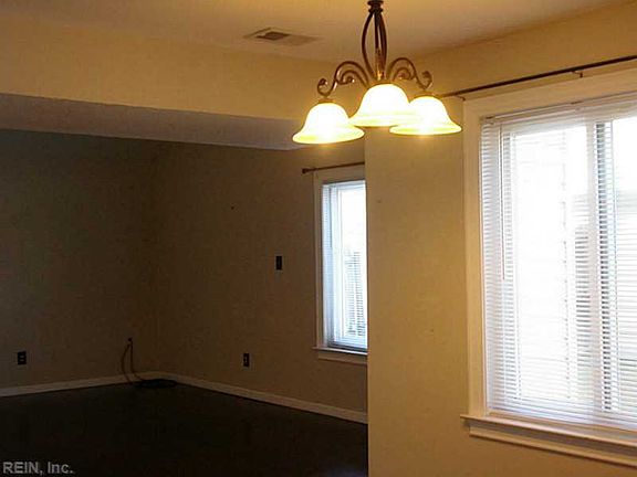 2nd image of 676 Orangewood Dr