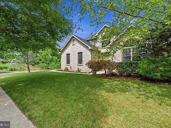 3rd image of 3139 Olympic Dr