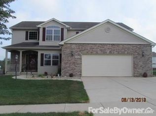 704 Hawk Dr, Mahomet, IL 61853