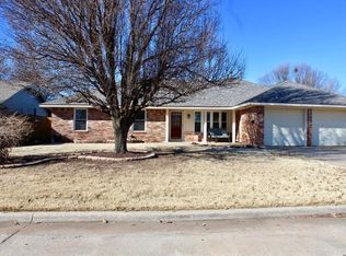 2113 Bellaire Dr, Moore, OK 73160