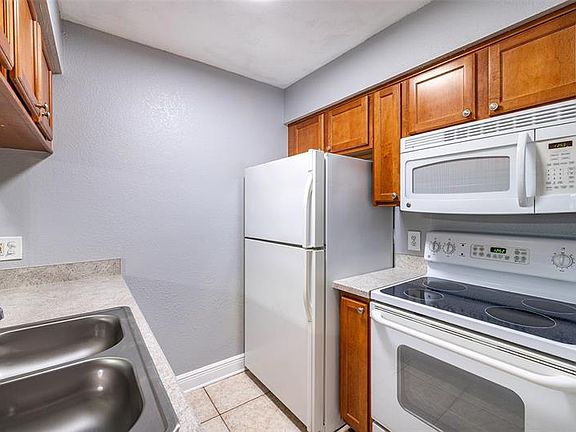 5th image of 6211 Oak Cluster Cir