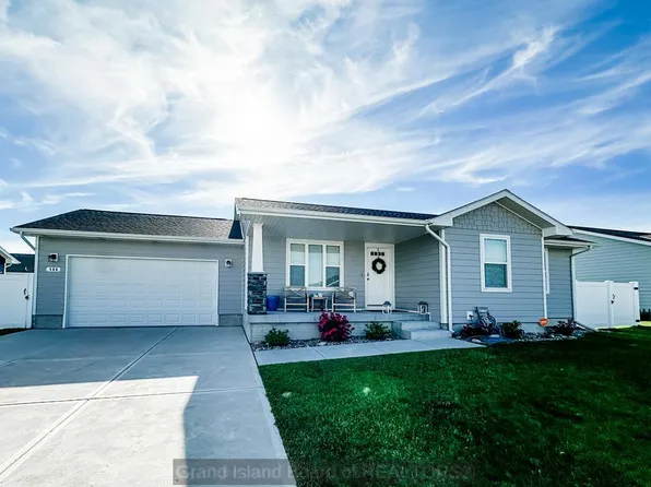 508 Coneflower Dr, Grand Island, NE 68803