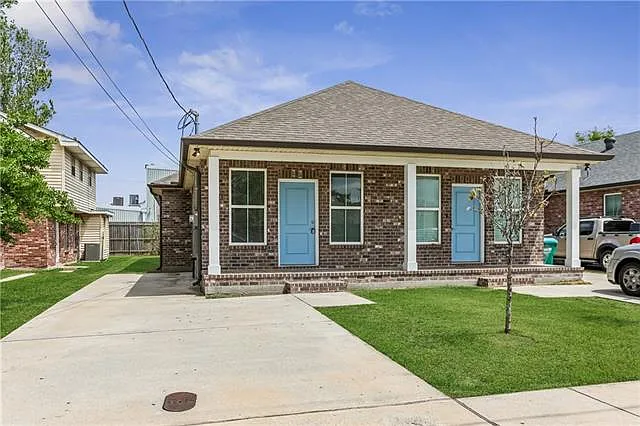 3 bed, 2.0 bath, 1275 sqft, $1,800 — Photo 2