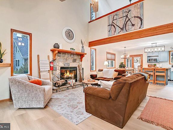 3rd image of 286 McKuen Way