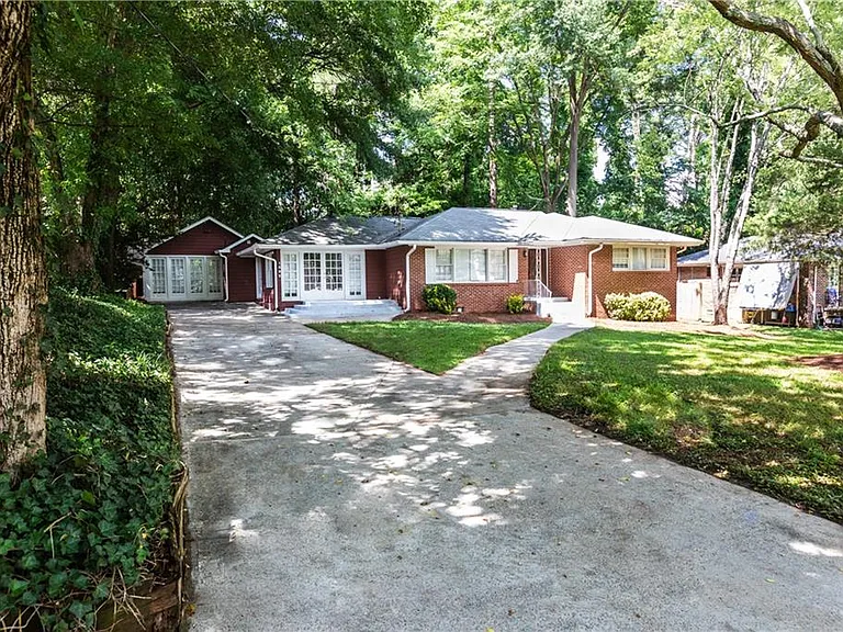 1392 Lively Ridge Rd NE — Photo 2