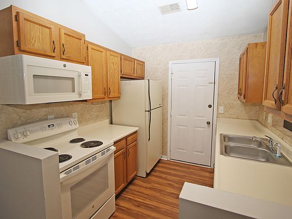 5th image of 276 Pleasant Pointe Dr
