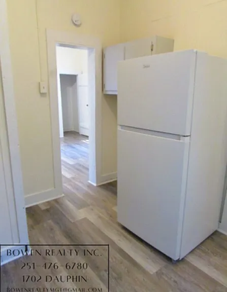 1109 Caroline Ave — Photo 5