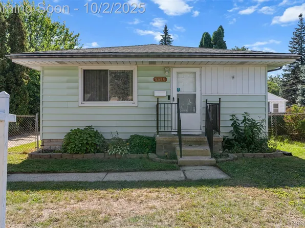 8610 Central Ave, Center Line, MI 48015