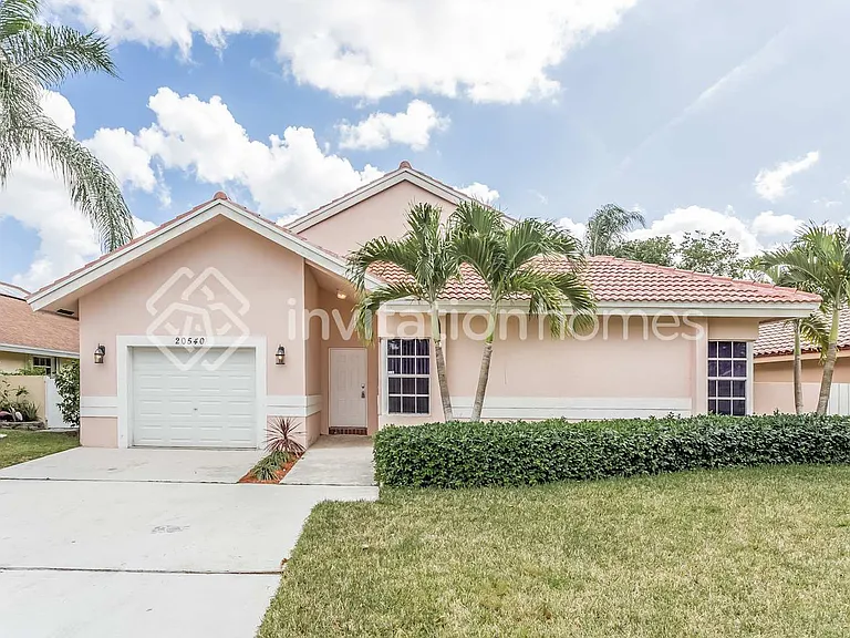 20540 NW 7th St — Photo 1