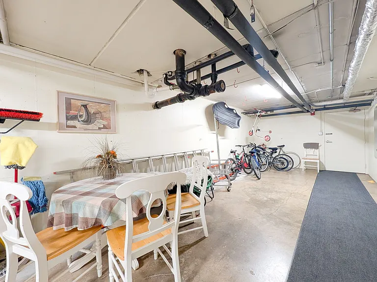 483 N Larch Ave #204W — Photo 12