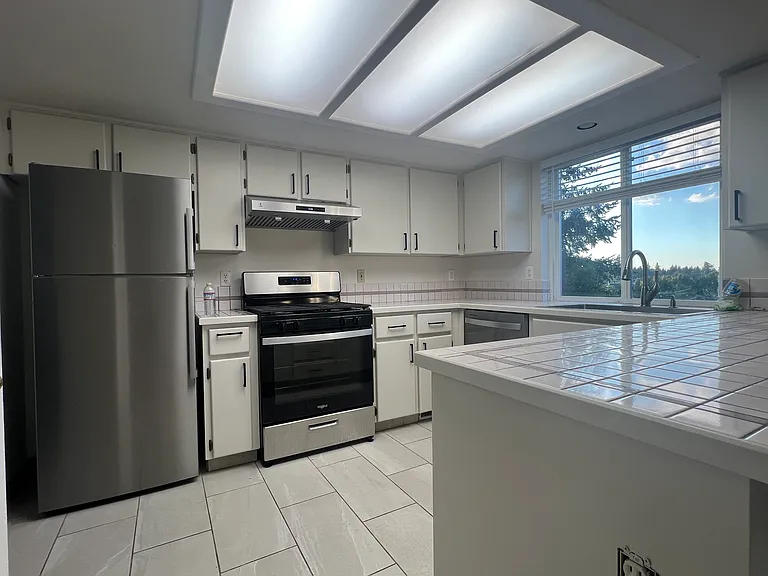 1004 SE 123rd Ave — Photo 3