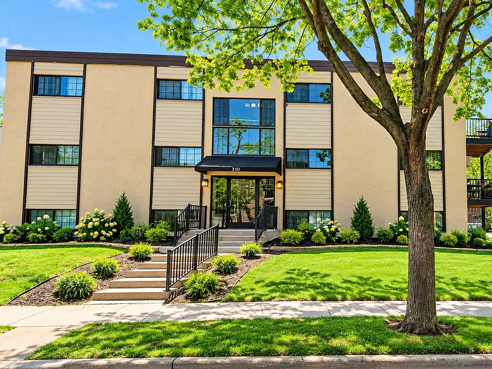 310 8th St SE