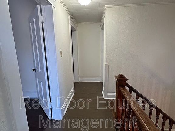 5th image of 136 W Walnut St