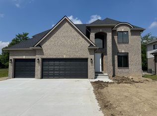 37435 Josephine Dr, Sterling Heights, MI 48312